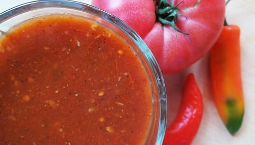 Ostryj tomatnyj sous