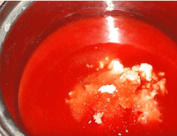 izmelchennye-specii-dobavlyaem-k-peremolotym-pomidoram