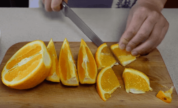 apelsin-razrezaem-na-kusochki