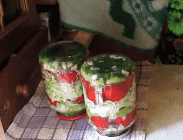 marinovannaya-kapusta-s-pomidorami-gotova