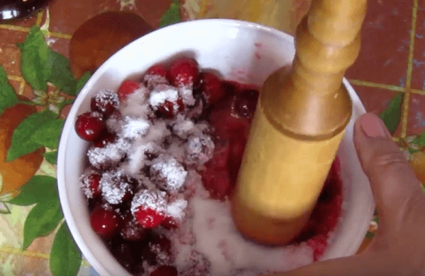 Подготовка ягод для настойки в домашних условиях