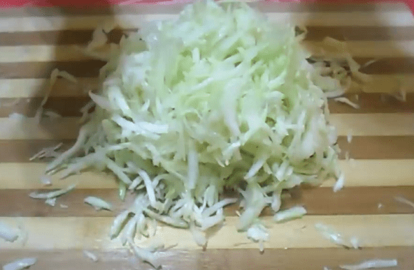 Нарезаем мелко капусту