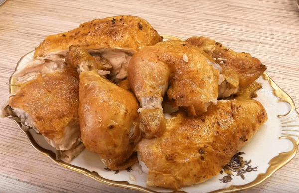 Курица, запеченная в духовке целиком с хрустящей корочкой