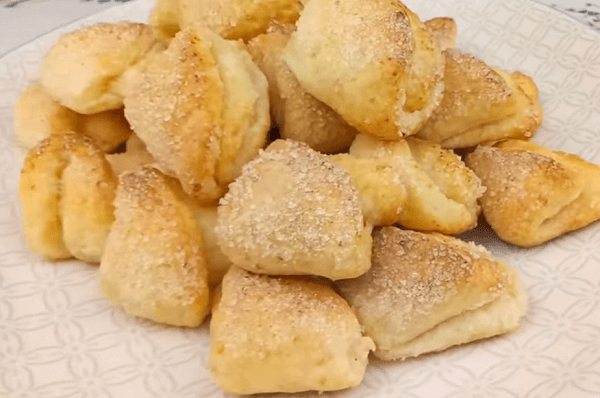 Домашнее печенье из творога – треугольники с сахаром