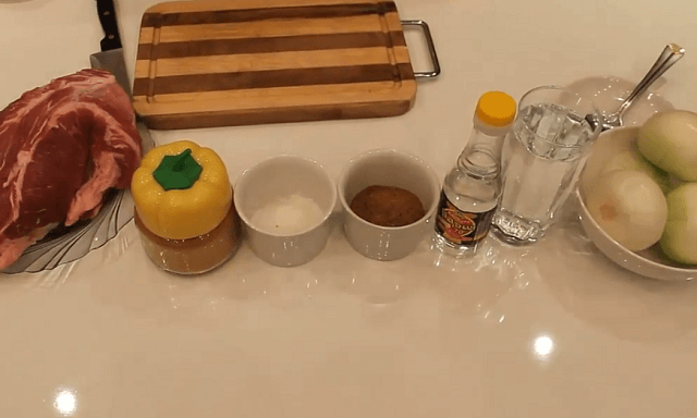 Ингредиенты для маринада с укусом и луком