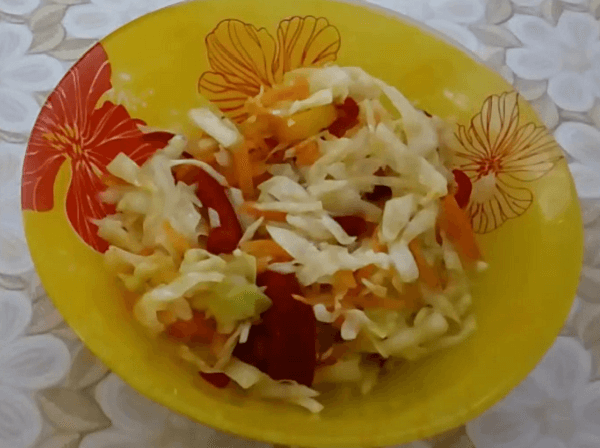 Салат из свежей капусты с болгарским перцем