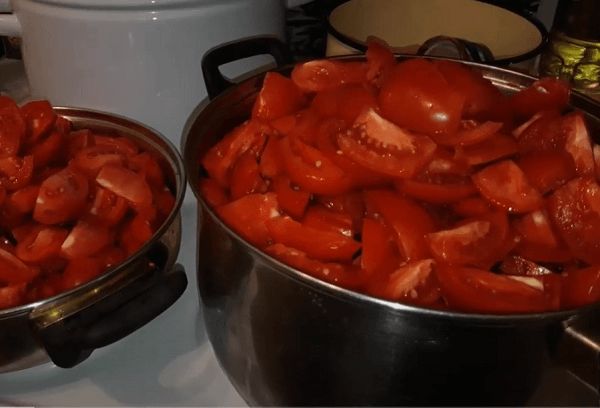 pomidory narezaem na chasti
