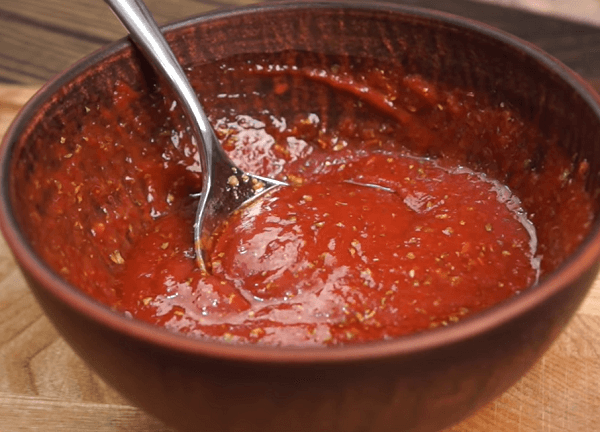 sous prigotovlennyj iz tomatnoj pasty