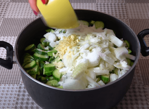 Салат из огурцов на зиму – 5 простых и вкусных рецептов