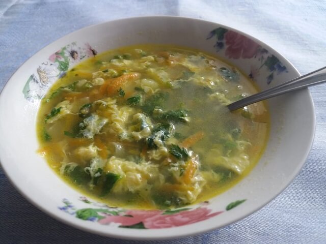Суп из крапивы с яйцом и картофелем